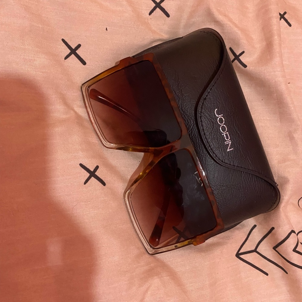 Sunglasses, 2 pairs